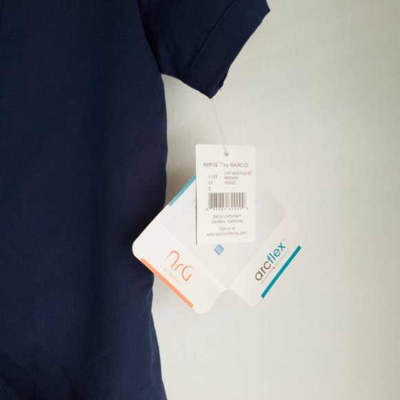 NWT |NRG by Barco | Indigo/ Navy 2 Pocket Mock Scrub Top - Picture 4 of 6